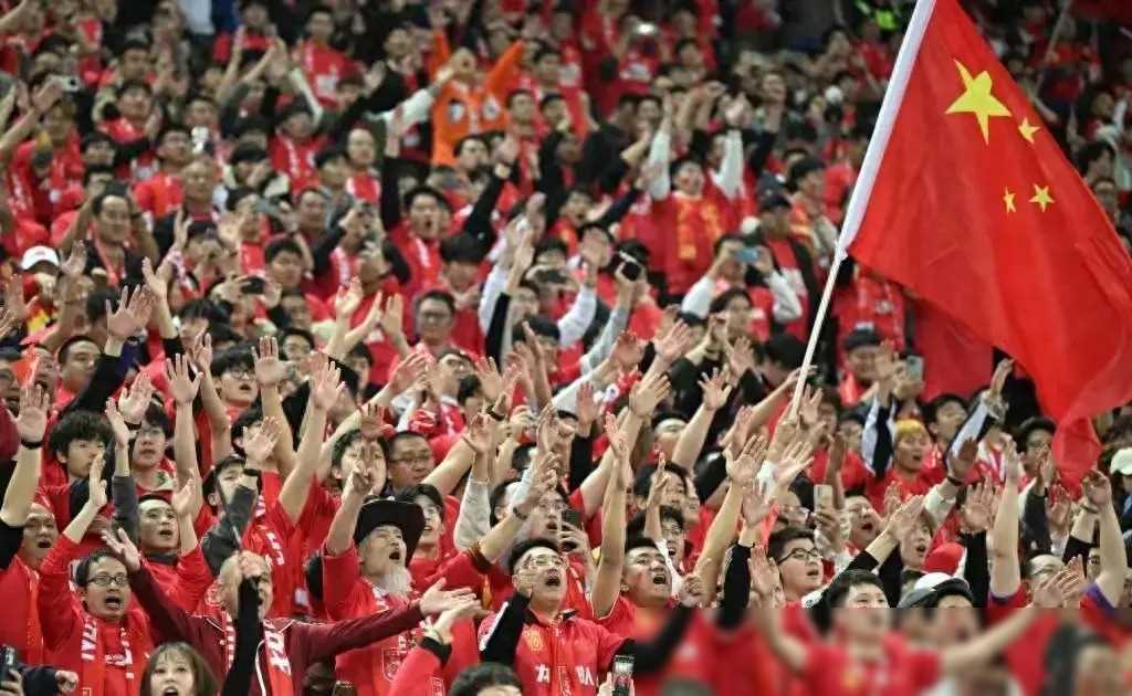 体育界精彩一瞥：足球明星展现实力，球场欢呼不断的简单介绍