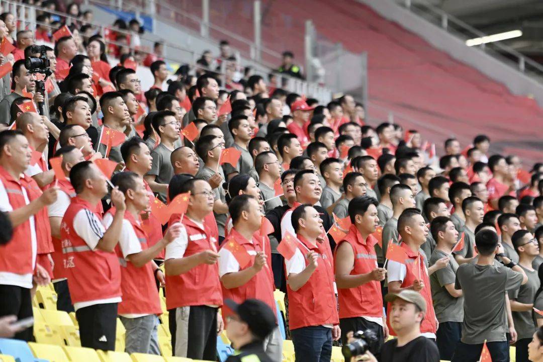 包含强强对话，球迷热切期待比赛结果的词条