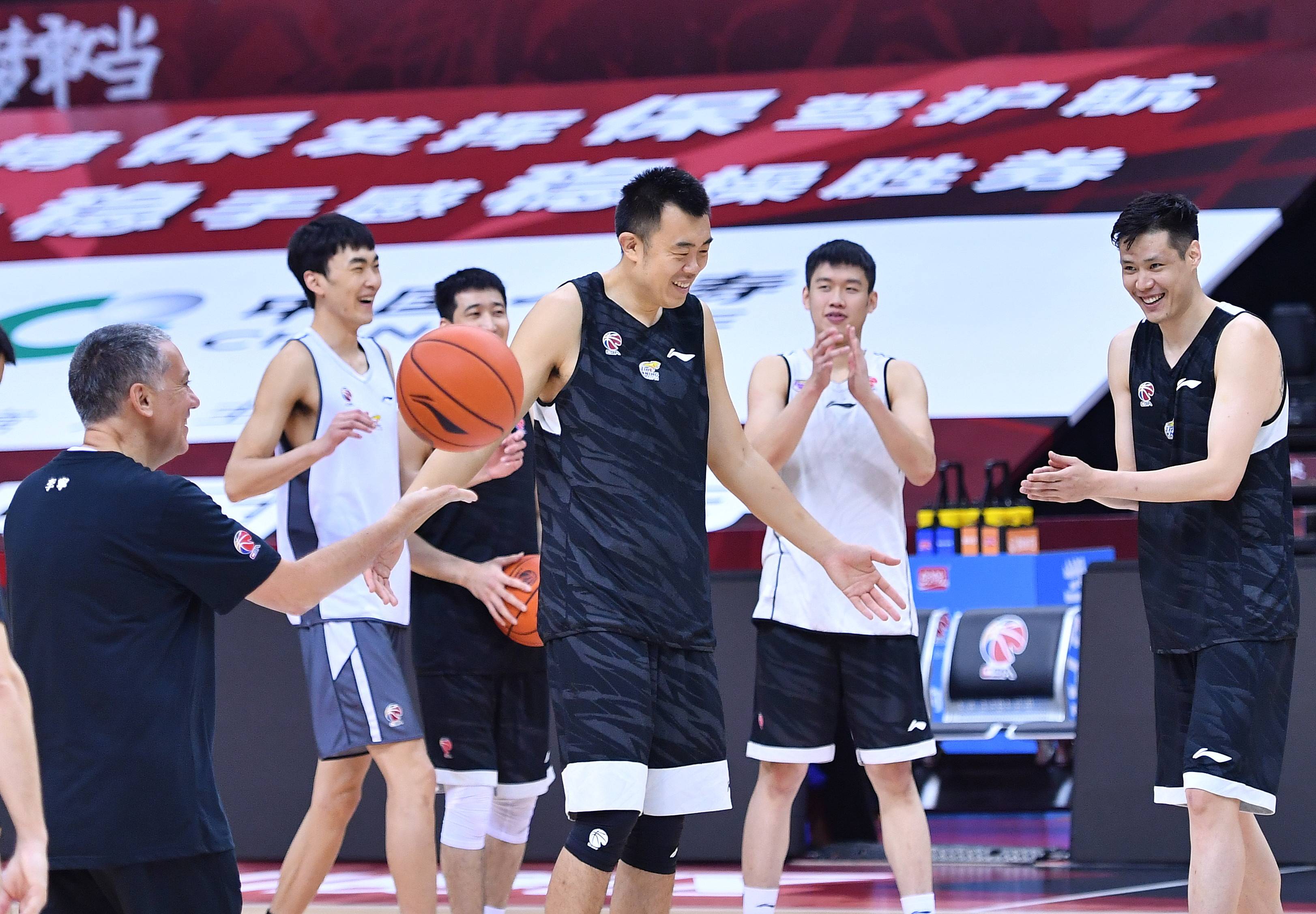 阿尔克马尔登贝阵容完整，备战下轮联赛