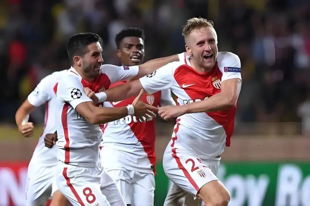 图尔主场击败阿尔勒,法国联赛低级别球队精彩对决的简单介绍 图尔主场击败阿尔勒,法国联赛低级别球队精彩对决的简单介绍