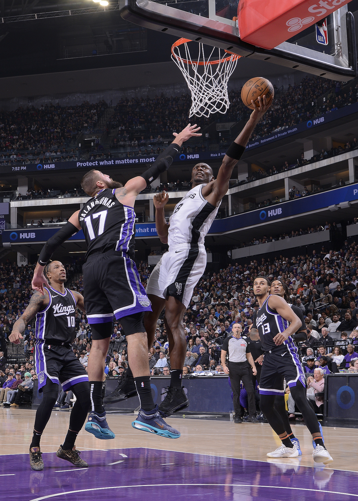 雄马刺队实力碾压，完胜对手的简单介绍