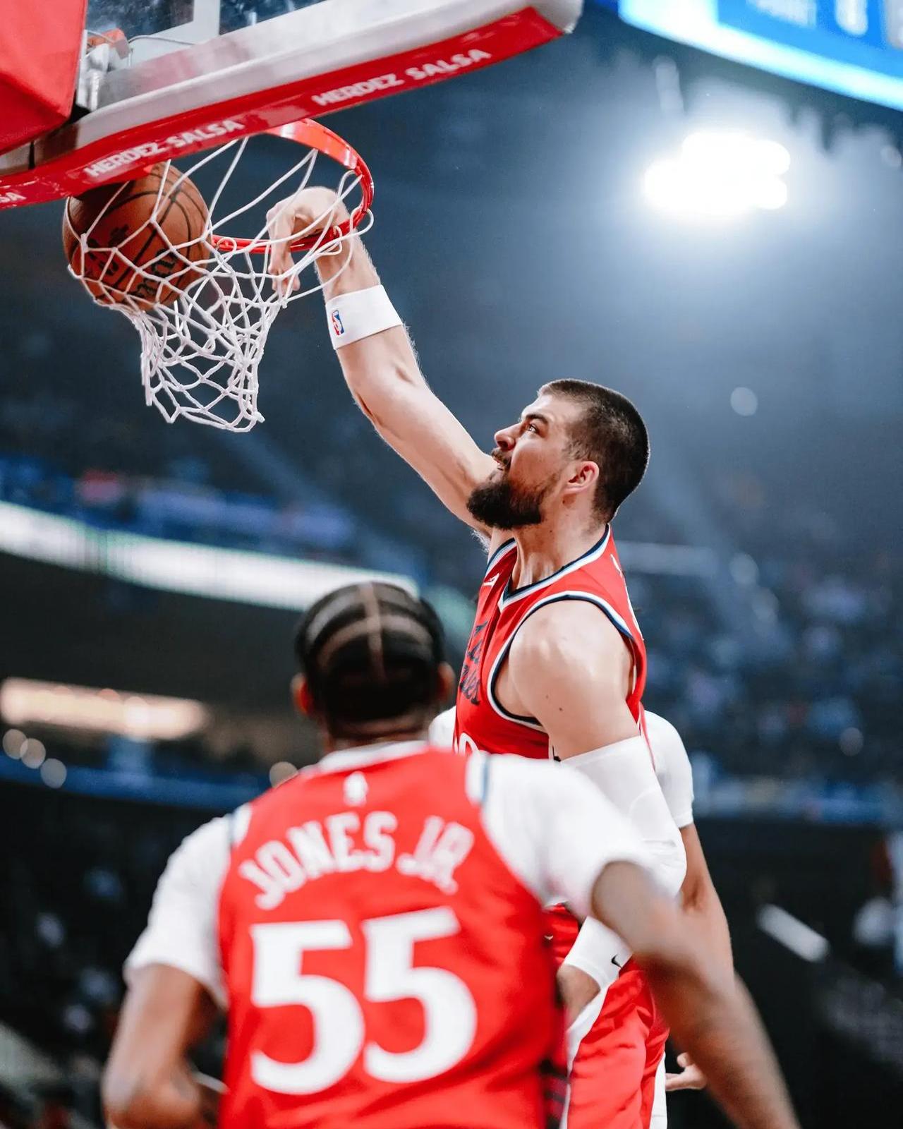 快船力克爵士,伦纳德表现稳定 快船力克爵士,伦纳德表现稳定