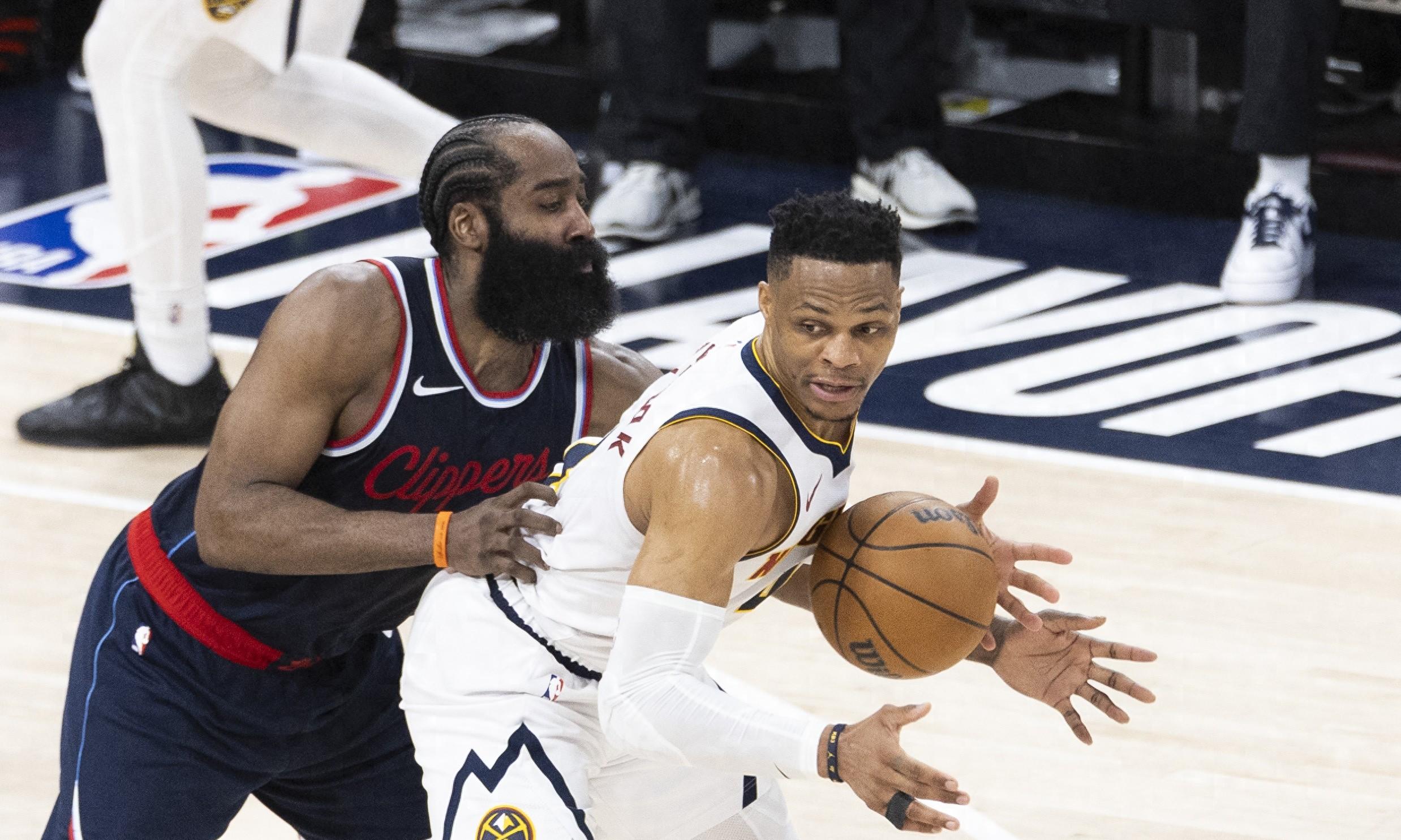 快船主场击败雷霆，实现七连胜