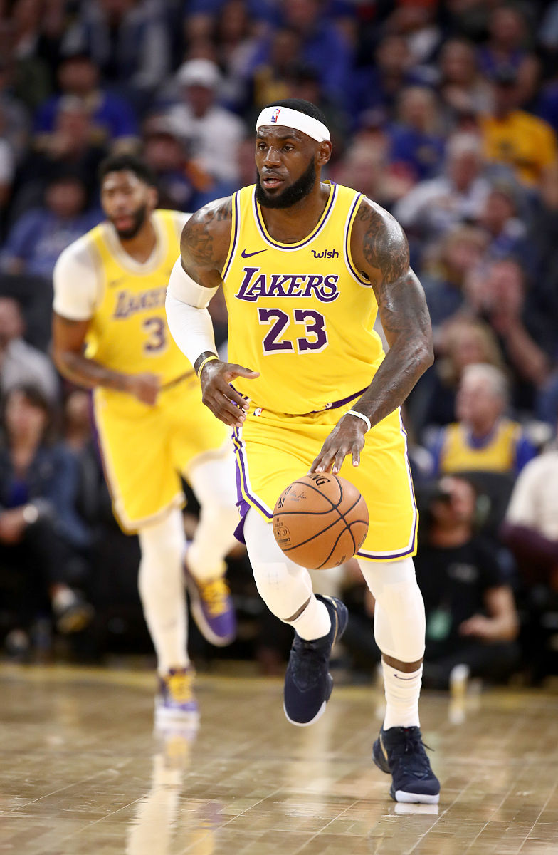 湖人擒下步行者,詹皇发挥抢眼 湖人擒下步行者,詹皇发挥抢眼