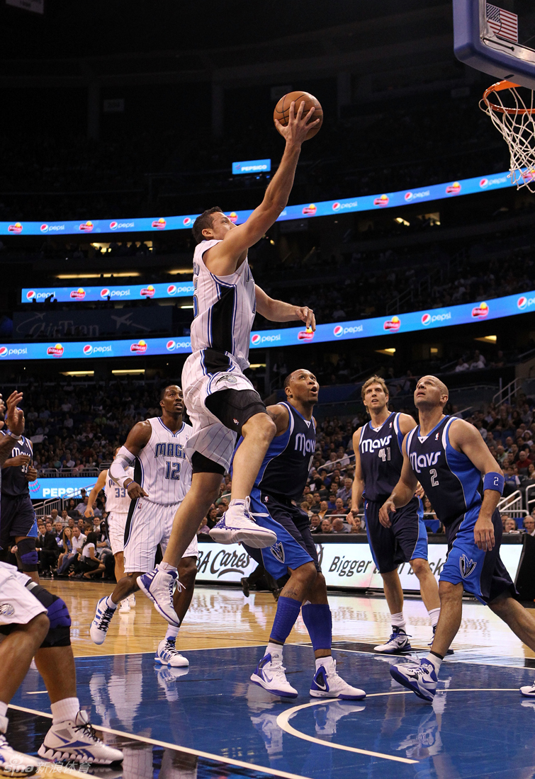 小牛大胜魔术，止住连败