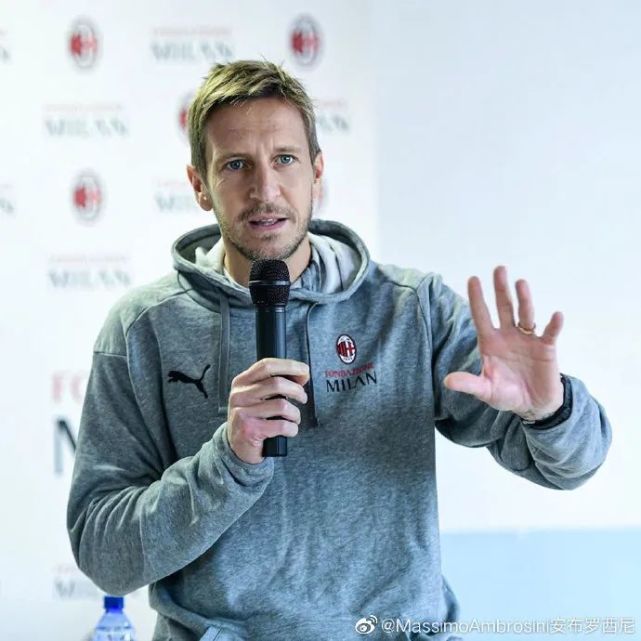 包含冠军优势明显,争端不断的词条 包含冠军优势明显,争端不断的词条